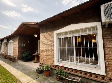 Casa · 90m² · 4 Ambientes · 1 Cochera · Casa Venta Bahia Blanca