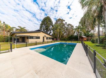 Casa · 230m² · 5 Ambientes · 3 Cocheras · Casa en Ibarlucea