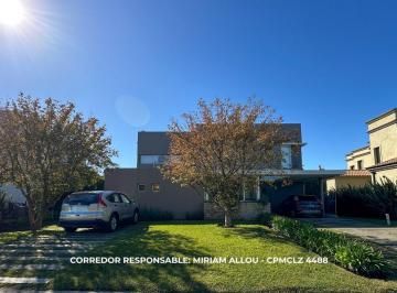 Casa de 5 ambientes, Esteban Echeverría · Casa de Diseño en Venta en Barrio El Rocío, Canning | 5 Ambientes | Apto Crédito