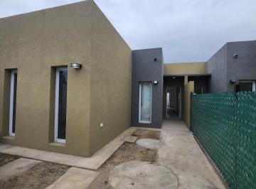 Casa · 90m² · 3 Ambientes · 1 Cochera · Alquiler Casa a Estrenar 3 Dorm. - Barrio Altos de Alberdi IV - Plottier