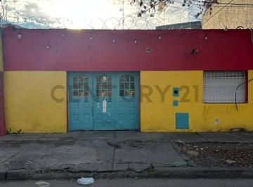 Casa · 49m² · 2 Dormitorios · 1 Cochera · Venta de Casa de 2 Dorm. a Reciclar - Tiro Suizo - Rosario