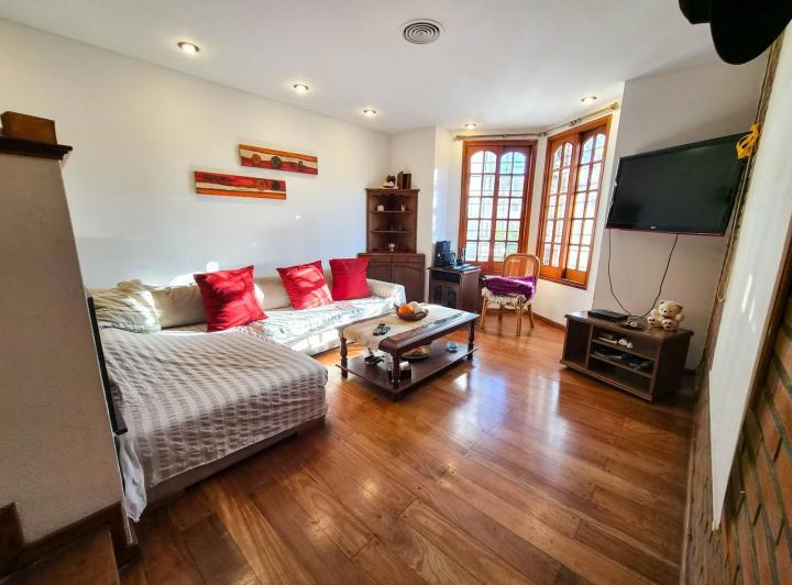Casa · 290m² · 4 Ambientes · 2 Cocheras