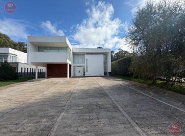 Casa · 342m² · 5 Ambientes · Casa - Rumenco
