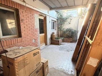 PH · 45m² · 2 Ambientes · PH en Venta en La Plata, 1 Dormitorio.