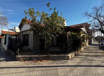 Casa · 193m² · 4 Ambientes · 2 Cocheras · Casa en Lanús Oeste Venta