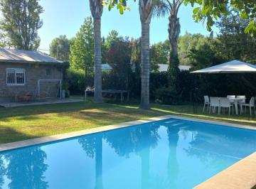 Casa · 64m² · 3 Ambientes · 1 Cochera · Casa en Venta 2 Dorm. Funes Garita 15