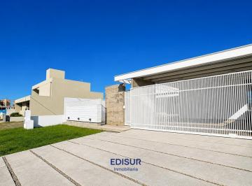 Casa · 200m² · 5 Ambientes · 2 Cocheras · Venta Casa Pampas de Manantiales