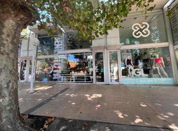 Local comercial · 70m² · 2 Ambientes · Local - Guemes