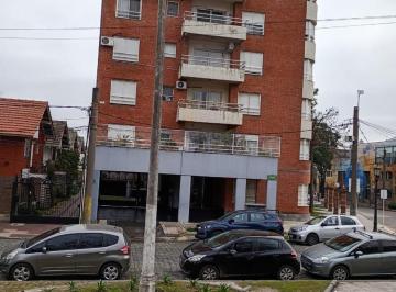 Departamento · 77m² · 4 Ambientes · Departamento en Venta en Adrogue 4 Ambientes con Pileta