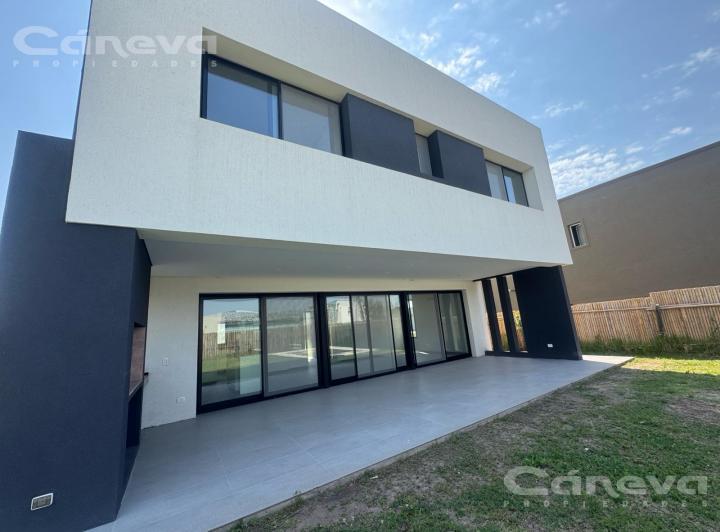 Casa en venta en Villanueva · 5 ambientes
