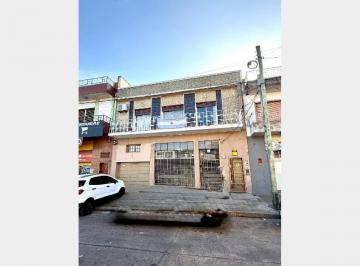 Local comercial · 280m² · 2 Cocheras · Local a La Calle en Venta en Isidro Casanova