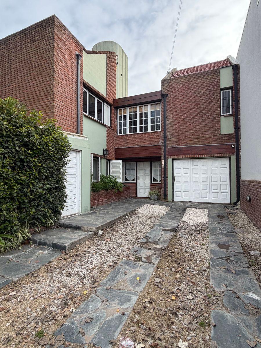 Casa 5 amb, 200m² en San Carlos con garaje y quincho