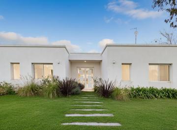 Casa · 169m² · 5 Ambientes · 2 Cocheras · Hermosa Casa Moderna en Alquiler - Barrio San Matías, Área 2 Escobar