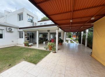 Casa · 265m² · 6 Ambientes · Venta Casa 4 Dorm. San Isidro Villa Allende