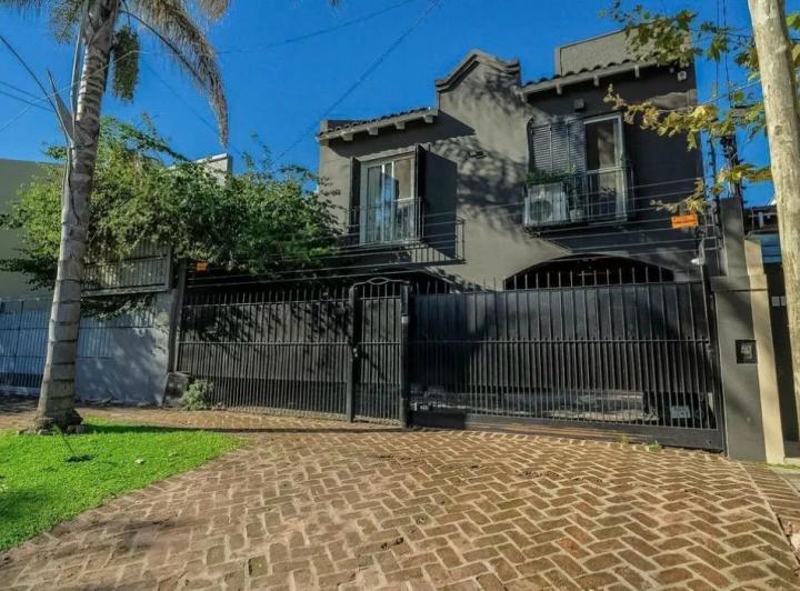 Casa · 200m² · 5 Ambientes