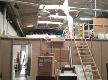 Depósito de 7 ambientes, Colegiales · Inmueble Para Uso Comercial con 7 Espacio y Gran Tinglado Al Fondo – 2 Baños – Buen Estado