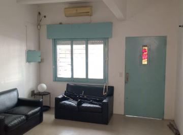 Oficina comercial de 7 ambientes, Colegiales · Inmueble Para Uso Comercial con 7 Espacio y Gran Tinglado Al Fondo – 2 Baños – Buen Estado