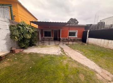 Casa · 5 Ambientes · 1 Cochera · Se Alquila Amplia Casa en Maroñas 2 Cuartos