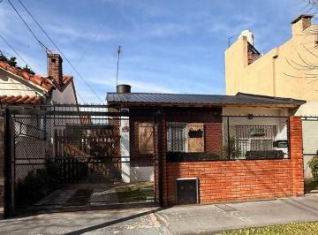 Casa · 160m² · 5 Ambientes · 4 Cocheras · Casa Chalet en Venta en Turdera, Lomas de Zamora, G. B. a. Zona Sur