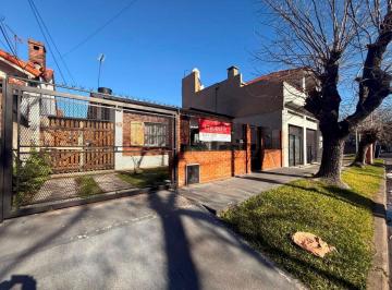 Casa · 160m² · 5 Ambientes · 4 Cocheras · Casa Chalet en Venta en Turdera, Lomas de Zamora, G. B. a. Zona Sur