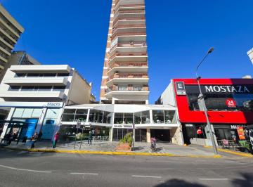 Departamento · 133m² · 5 Ambientes · 1 Cochera · Av Pellegrini 1425 - Inmenso Departamento de 4 Dorm. en Venta con Cochera