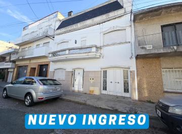 PH · 117m² · 7 Ambientes · 1 Cochera · PH con Estilo y Tranquilidad: Casa en Pasaje Conde 544