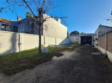 Terreno · 119m² · Gran Lote de 409 m² con Casa a Terminar y Pileta en Castelar