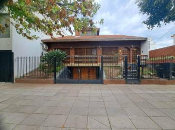 Casa · 325m² · 6 Ambientes · 2 Cocheras · Venta Casa Villa Devoto, Parque, Pileta, Parrilla