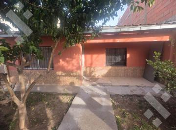 Casa · 87m² · 4 Ambientes · En Alquiler | Casa de 2 Dorm. | Barrio Los Canales | Plottier
