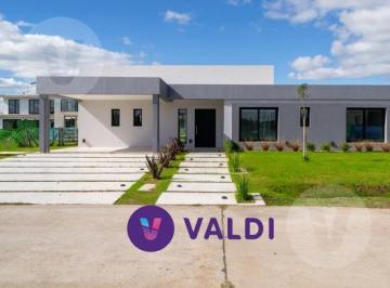 Casa · 140m² · 4 Ambientes · 2 Cocheras · Casa en La Magdalena