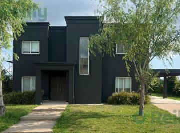 Casa · 155m² · 5 Ambientes · 2 Cocheras · Casa - San Sebastián