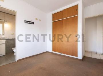 Departamento · 68m² · 3 Ambientes · 1 Cochera · Departamento en Venta en La Plata de 2 Dorm. Al Frente con Cochera
