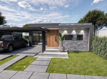 Casa · 110m² · 4 Ambientes · 2 Cocheras · Casa Estilo Minimalista Bº La Quebrada Lujan