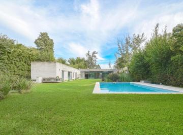 Casa · 398m² · 4 Ambientes · 7 Cocheras · Venta Casa 4 Ambientes - Parque, Pileta, Cancha de Futbol en Parque Leloir