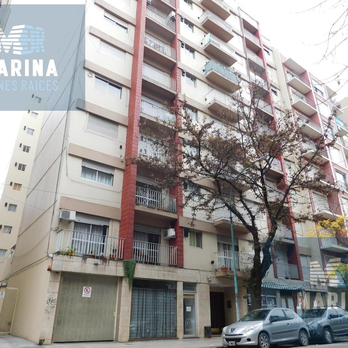 Impecable! Departamento de 2 ambientes en lateral de edificio con 40 años