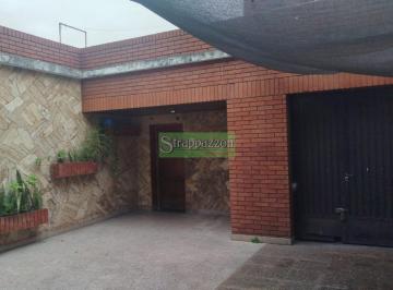 PH · 50m² · 3 Ambientes · 1 Cochera · PH en Alquiler. Villa Madero