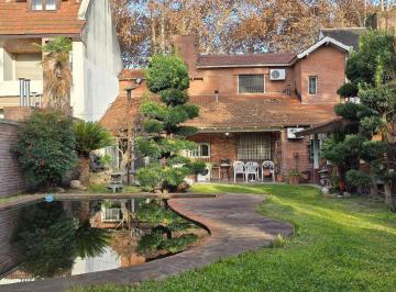 Casa · 291m² · 4 Ambientes · Oportunidad en San Isidro: Casa con Encanto en Excelente Lote Al Norte.