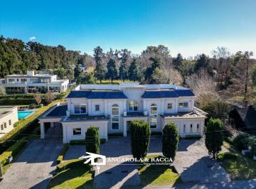 Casa · 3400m² · 9 Ambientes · 2 Cocheras · Casa en San Diego