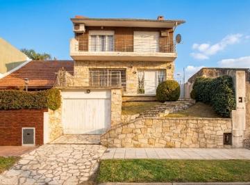 Casa · 180m² · 6 Ambientes · Venta Casa 6 Ambientes en Dos Plantas con Cochera y Parque