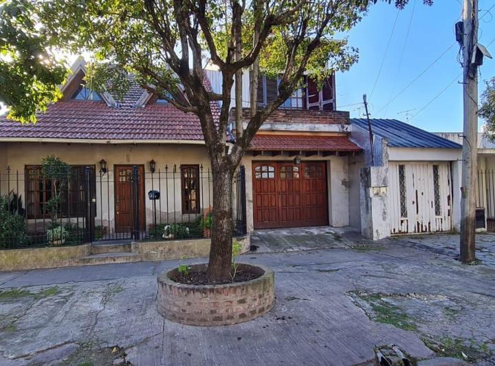 Casa · 153m² · 5 Ambientes · 1 Cochera
