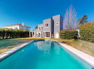 FACHADA CASA EN VENTA EN ABRIL CLUB DE CAMPO, HUDSON · Casa en Venta | Abril Club de Campo