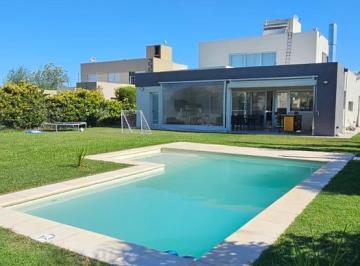 Casa · 370m² · 6 Ambientes · 2 Cocheras · Casa en Alquiler Permanente - Barrio Privado Puerto Roldán - Tres Dorm. - Piscina
