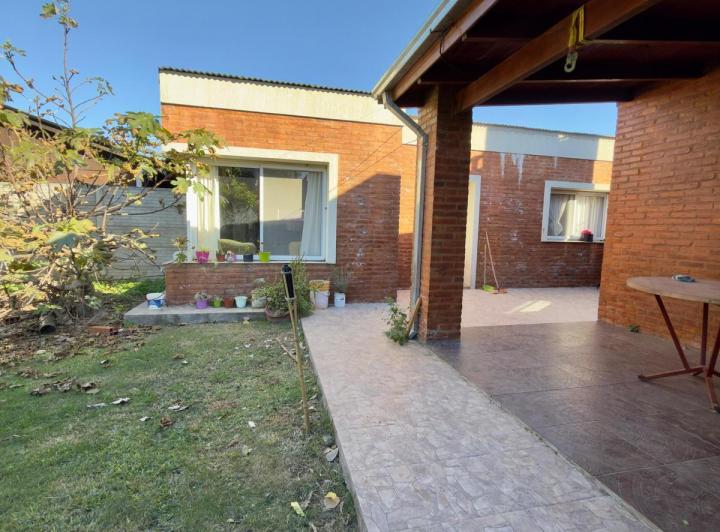Casa · 240m² · 4 Ambientes · 1 Cochera