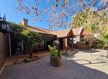Casa · 310m² · 5 Ambientes · 2 Cocheras · Venta Casa Chacras