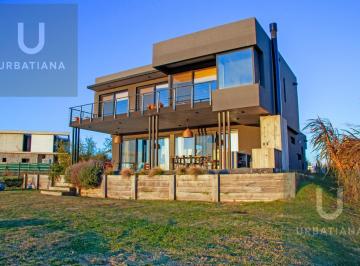 Casa · 237m² · 5 Ambientes · 4 Cocheras · Casa en Venta con Muelle Propio Sobre El Río - El Naudir, Escobar