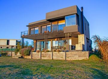 Casa · 237m² · 5 Ambientes · 4 Cocheras · Casa en Venta con Muelle Propio Sobre El Río - El Naudir, Escobar
