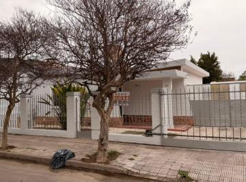 Casa de 3 ambientes, Córdoba · Casa 3 Dorm. con Cochera - Los Platanos.