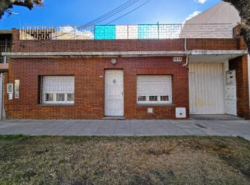 Casa · 192m² · 4 Ambientes · 1 Cochera · Casas en Venta en Ramos Mejía