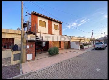 Casa · 199m² · 13 Ambientes · 1 Cochera · Gran Propiedad Multifamiliar con Excelente Potencial de Renta – Próxima Al Macrocentro