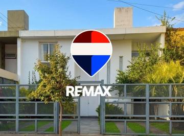 Casa · 235m² · 6 Ambientes · 2 Cocheras · Casa en Venta en Grand Bourg